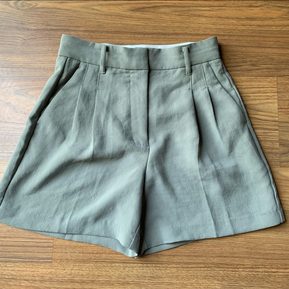 Effortless 5" Short. Basalt Gray